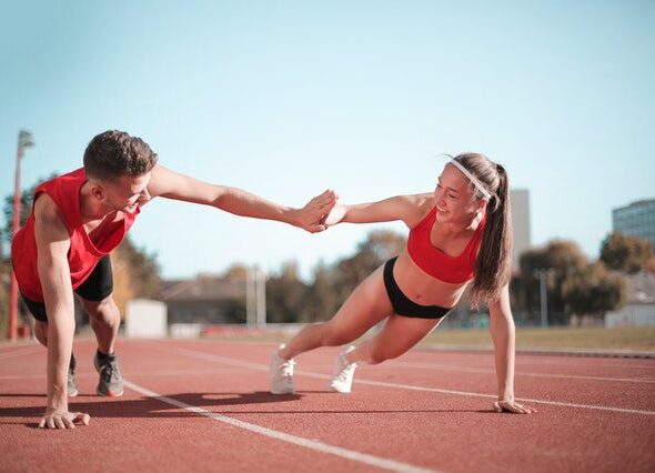 couple doing push up